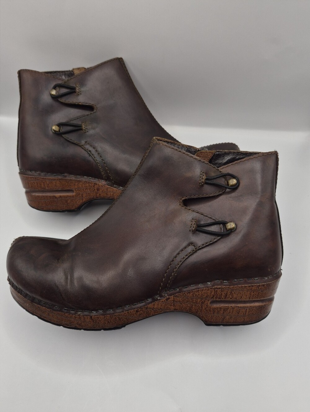 Dansko Brown Leather Ankle Clog Boots Brass Stud & Loop Detail Women's EU SZ 40